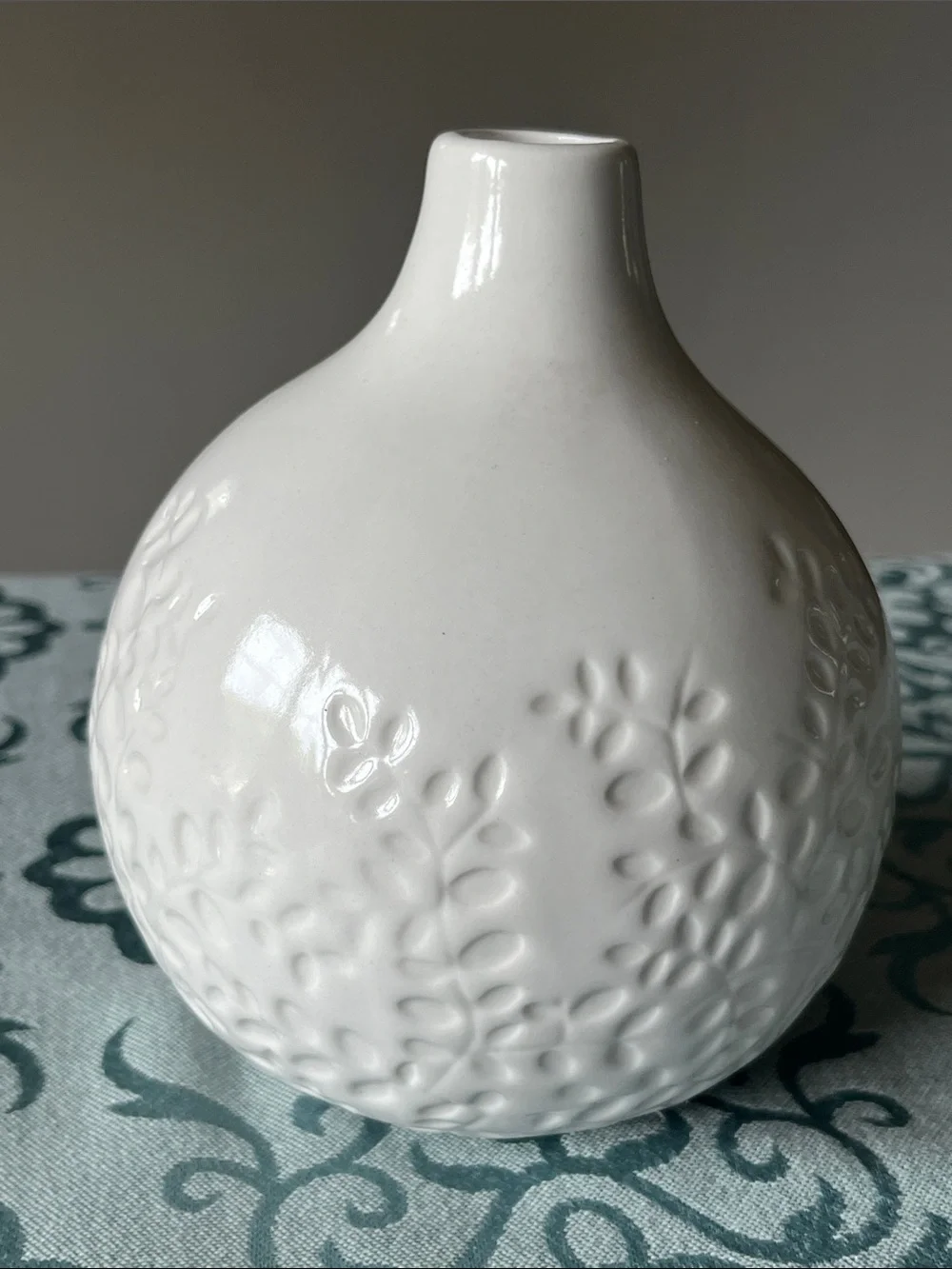 Crate&Barrel botanical leaf floral off white embossed Ceramic 5” Globe Vase